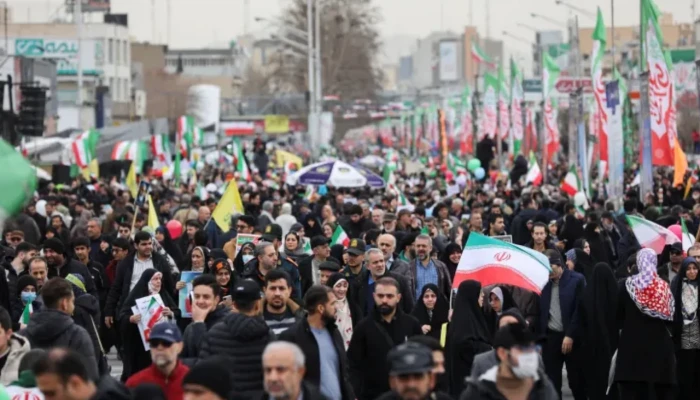 চাঁদা আদায় বন্ধের দাবিতে অটোরিকশাচালকদের মহাসড়ক অবরোধ