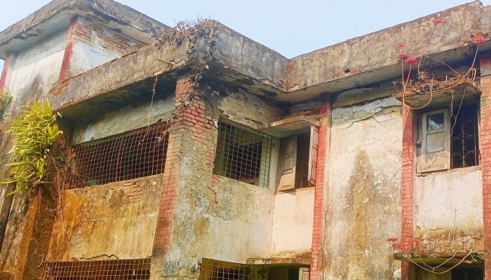 কাউখালীতে সরকারি কর্মকর্তা-কর্মচারীদের আবাসিক ভবন সংকট/ অধিকাংশ কোয়ার্টার পরিত্যক্ত ও ঝুঁকিপূর্ণ