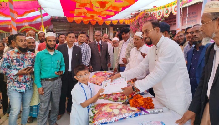 ​ঝালকাঠিতে বয্লুর রহমান হক্কোনূরী বৃত্তি প্রদান অনুষ্ঠান অনুষ্ঠিত