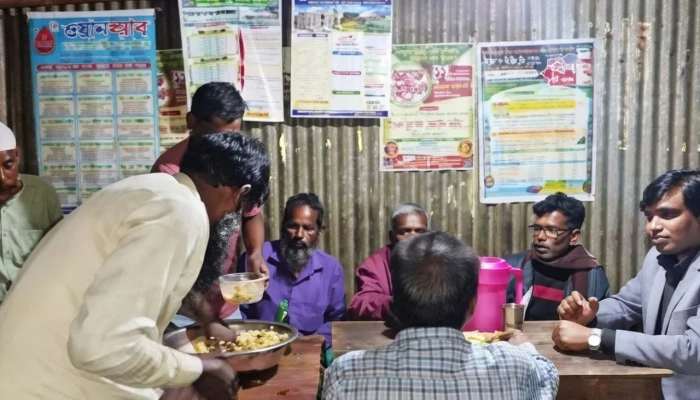 চাটমোহরে কার্যক্রম নিষিদ্ধ আ'লীগের ইফতার মাহফিল, বিক্ষোভ