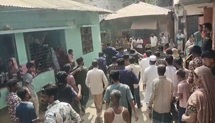 ​বান্দরবান সদরে আর্মি পাড়ায় এড. শাহাদাত হোসেনের উপর পুলিশের উপস্থিতিতে দুর্বৃত্তদের হামলার শিকারের অভিযোগ