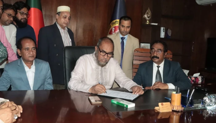 সিসিকের নবনিযুক্ত প্রশাসক কাইয়ুম চৌধুরীর দায়িত্ব গ্রহণ