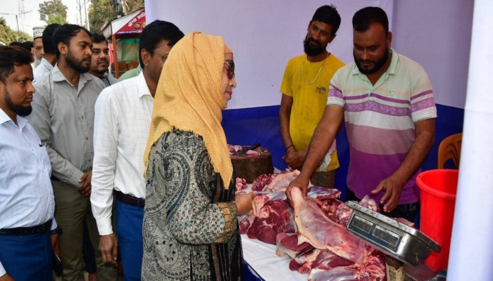 রাজবাড়ীতে সুলভ মূল্যে মিলছে দুধ, ডিম ও মাংস