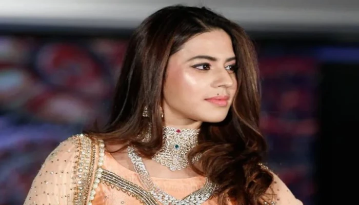 বিমানবন্দরে শত কোটি টাকার স্বর্ণ পাচারের সময় হাতেনাতে আটক অভিনেত্রী, অভিযোগপত্র দাখিল