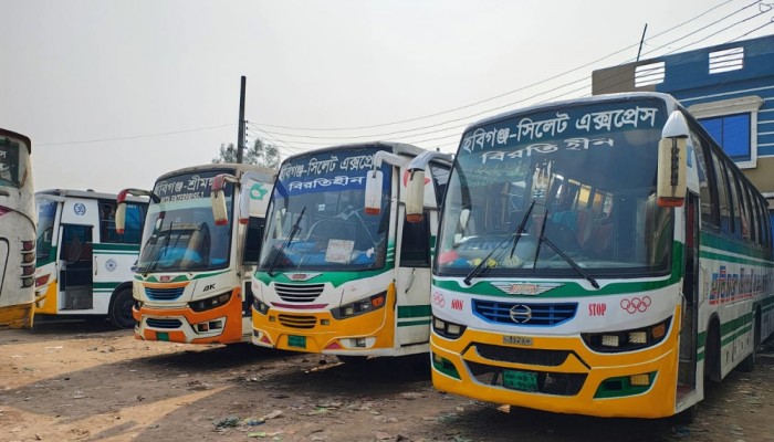 ‎শ্রমিক মারধরের প্রতিবাদে হবিগঞ্জে বাস বন্ধ, দুর্ভোগে যাত্রীরা