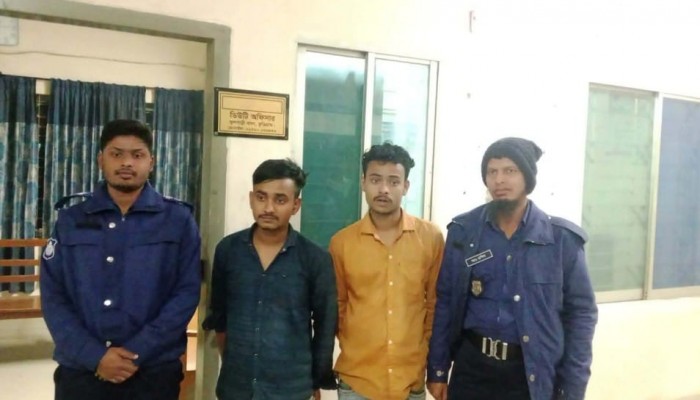 কুড়িগ্রামে দুই ভারতীয় যুবকসহ এক বাংলাদেশি আটক, ইয়াবা উদ্ধার