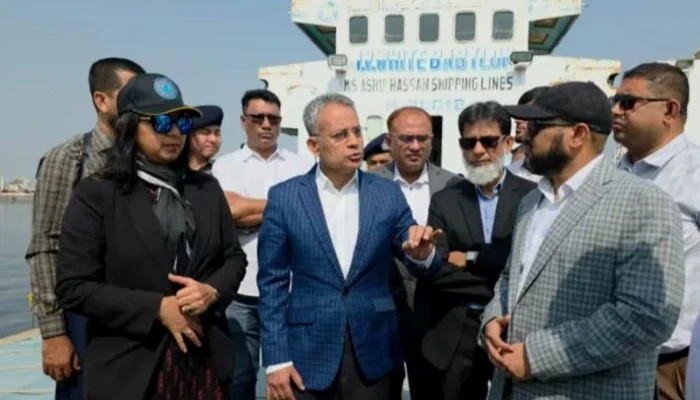 খালাসে গাফিলতি, নদীতে জাহাজে পণ্য মজুত : মামলার নির্দেশ মন্ত্রীর