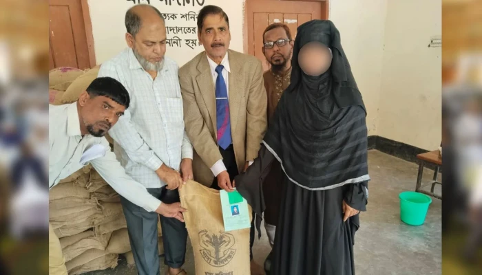 অসহায় বিধবার পাশে দাঁড়ালেন ছাত্রদলের নাছির