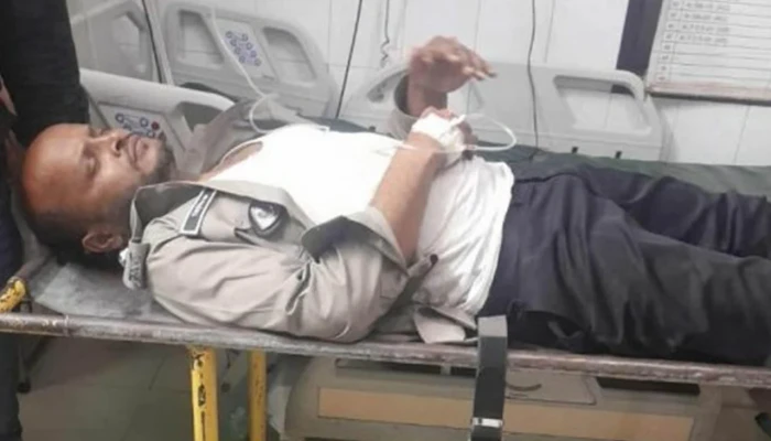 সায়েদাবাদে মাদকবিরোধী অভিযান, ইন্সপেক্টর গুলিবিদ্ধ