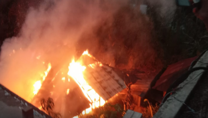 ​কাঁঠালিয়ায় অগ্নিকাণ্ডে দুইটি বসঘর পুড়ে ৫ লাখ টাকার ক্ষতি