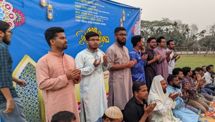 সাত শতা‌ধিক শিক্ষার্থী নিয়ে বাকৃবি ছাত্রদলের গণ ইফতার