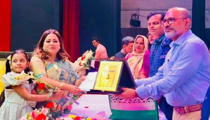 ​বরিশাল বিভাগীয় ‘অদম্য নারী পুরস্কার পেলেন উজিরপুরের কৃতি সন্তান বিচারক নাহিদা রুমানা মিতু