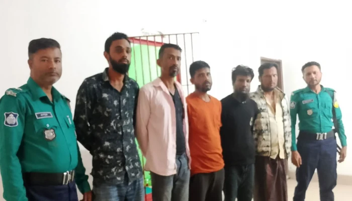 সাঁড়াশি অভিযানে ছিনতাইকারীসহ গ্রেপ্তার ১৪০ ব্যবস্থা নিতে দুই মন্ত্রীর নির্দেশ