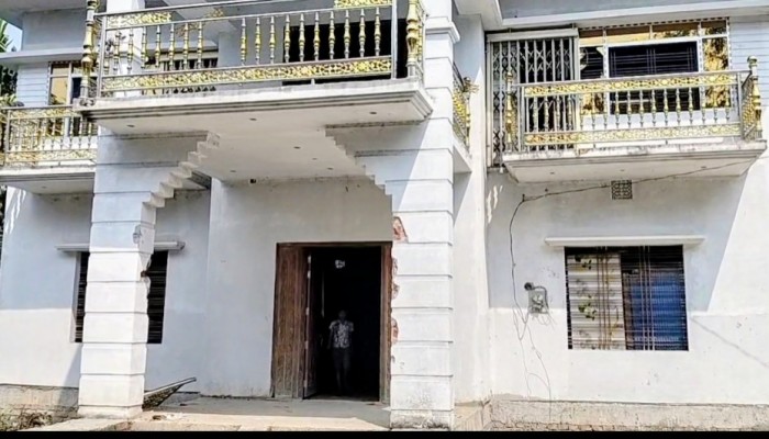 মাদারীপুরের ডাসারে বসতবাড়িতে বোমা ফাটিয়ে হামলা, ভাংচুর ও লুটপাট; আহত-৫