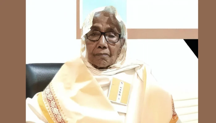 শ্রেষ্ঠ অদম্য নারী পুরস্কার পেলেন দিনাজপুরের নূর বানু কবীর