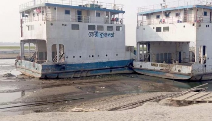 ব্রহ্মপুত্রে চিরাচরিত নাব্যতা সংকট: চিলমারী-রৌমারী রুটে আরেক ভোগান্তির নাম ফেরি