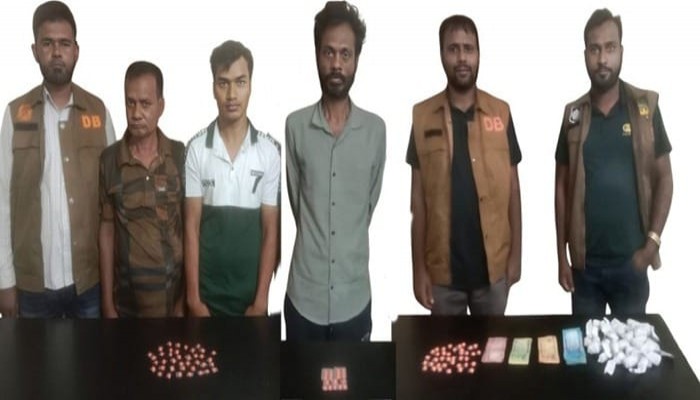​রাজশাহীতে ডিবির অভিযানে মাদক কারবারী গ্রেফতার-৩, পলাতক-১