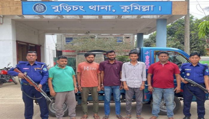 ​বুড়িচংয়ে পিকআপ ভর্তি ৫০০ লিটার চোরাই ডিজেলসহ ৫ জন গ্রেপ্তার