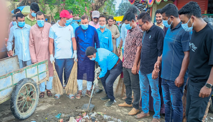 ​কেন্দুয়ায় বিএনপির পরিচ্ছন্নতা অভিযান