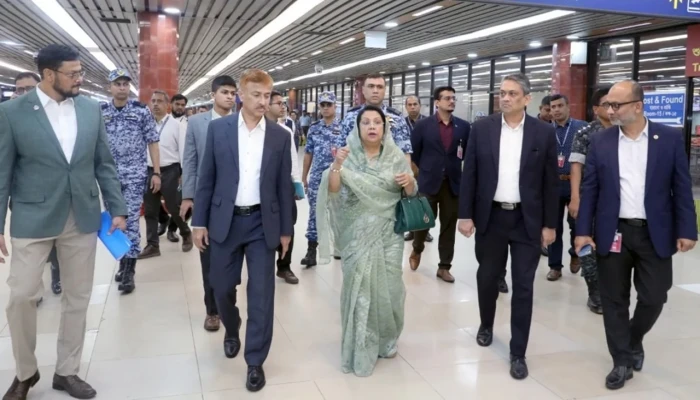 যাত্রীসেবার মান উন্নয়ন করতে কর্মকর্তা-কর্মচারীদের আহ্বান বিমানমন্ত্রীর
