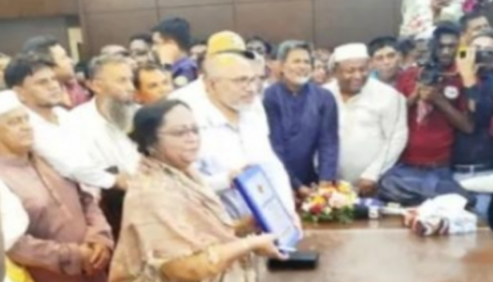 দায়িত্ব গ্রহণ করলেন বরিশাল সিটি করপোরেশন প্রথম নারী প্রশাসক অ্যাড.শিরীন
