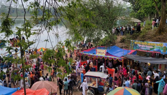 ​ঈদে মিলনমেলা মহারাজার দিঘীতে, নজরদারির দাবি পর্যটকদের”