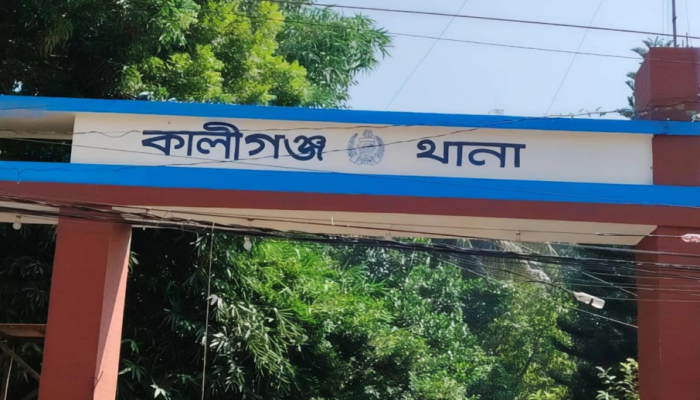 ​কালীগঞ্জে দ্রুতগতির বাসের ধাক্কা: পুলিশ কনস্টেবলের পা গুরুতর জখম, চালক পলাতক