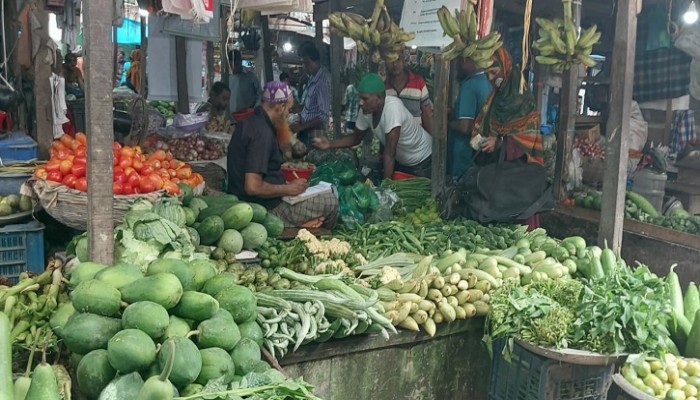 কর্মে ফিরছে মোংলা: কাল খুলছে ইপিজেড, সচল বন্দর-বাজার