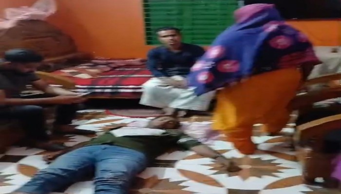 নলছিটিতে প্রবাসীর পুত্রকে মারধর, বাড়ি-ঘরে হামলা ও লুটপাটের অভিযোগ