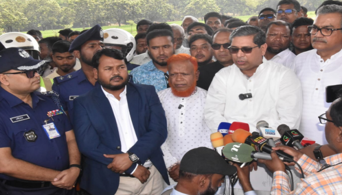 ​দীর্ঘদিন পরিত্যক্ত ব্রিজ চালুতে সরকারি তৎপরতা,পরিদর্শনে প্রতিমন্ত্রী