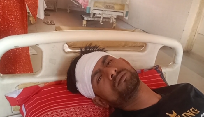 ​স্ত্রী পরকীয়ায় বাধা দেওয়ায় স্বামী ও তার ভাইকে পিটিয়ে জখম, হাসপাতালে ভর্তি