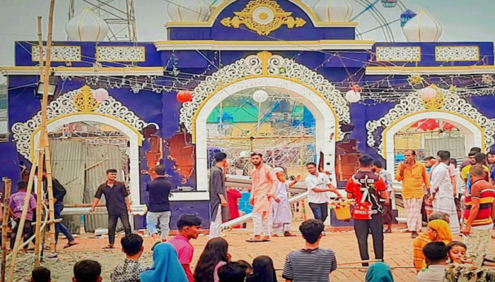 ​শ্রীপুর এমসি বাজার কুটির শিল্প মেলায় প্রশাসনের অভিযানে অবৈধ মেলা বন্ধ ঘোষণা