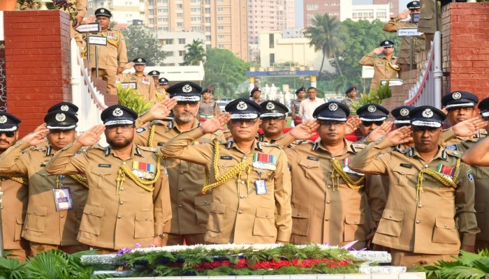 মহান স্বাধীনতা দিবসে শহিদ পুলিশ সদস্যদের প্রতি স্বরাষ্ট্রমন্ত্রী ও আইজিপির শ্রদ্ধা