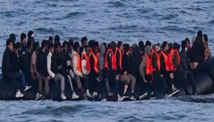 ‎দালালের প্ররোচনায় ঝুঁকি নিয়ে অবৈধভাবে সাগরপথে গ্রিস যাওয়ার পথে ভূমধ্যসাগরে খাবার ও বিশুদ্ধ পানির সংকটে মারা গেছেন সুনামগঞ্জের ১০ যুবক।