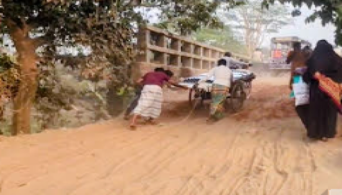 ১৭ বছর ধরে অবহেলায় মৃত্যুফাঁদ! রমজানপুর–টরকি সেতু দিয়ে ঝুঁকি নিয়ে চলছে লাখো মানুষ