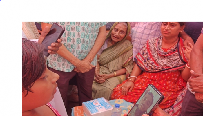 ​বাউফলে নিহত উজ্জ্বল কর্মকারের পরিবারের পাশে দাঁড়ালেন ড. মাসুদ এমপি