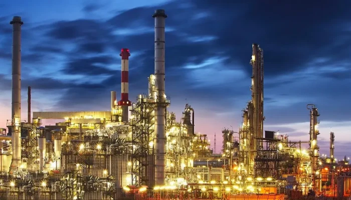 আমিরাত ও কুয়েতে ইরানের হামলা, জ্বালানি অবকাঠামোতে আগুন