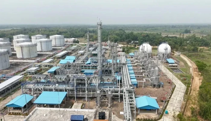 দেশেই উৎপাদন হয় পেট্রোল-অকটেন, তারপরও এত সংকট কেন