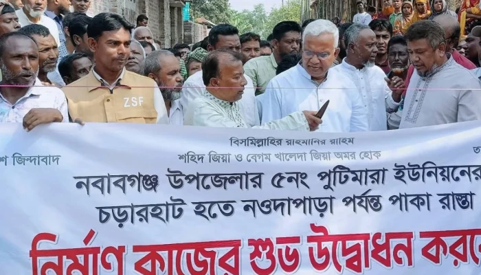 নবাবগঞ্জে রাস্তা পাকাকরণ কাজের উদ্বোধন করলেন সমাজ কল্যাণমন্ত্রী