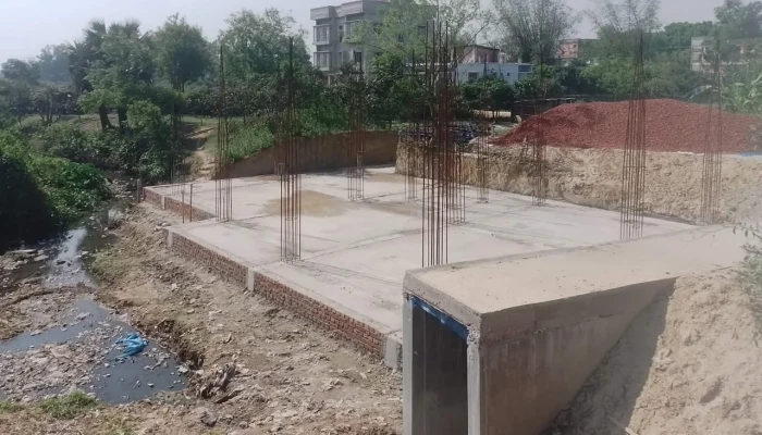 সাপাহারে সরকারি খাল দখল করে অবৈধ স্থাপনা নির্মাণ