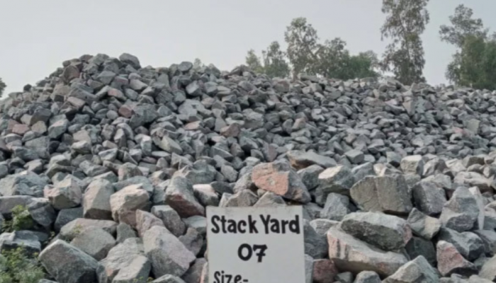 ​মধ্যপাড়া পাথর খনিতে দিন দিন বেড়েই চলেছে পাথরের মজুদ, কিছু দিনের মধ্যে বন্ধ হয়ে যেতে পারে খনিটি\