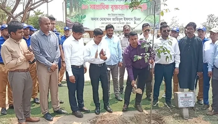 সীতাকুণ্ড ডিসি পার্কে ১০ হাজার বৃক্ষরোপণ কর্মসূচি উদ্বোধন