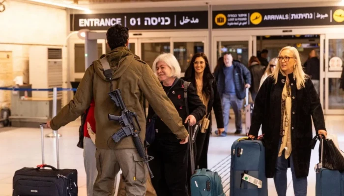 দেশ ছেড়ে বিদেশে পাড়ি দিচ্ছেন ইসরাইলিরা