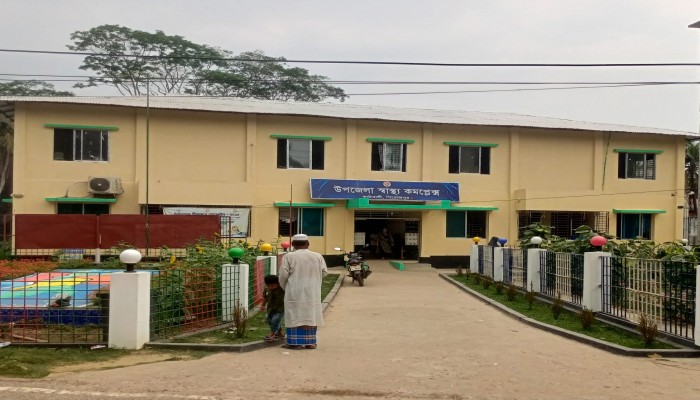 কাউখালীতে স্বাস্থ্য কমপ্লেক্সের মূল ভবনের নির্মাণ কাজ ১৭ বছরেও শেষ হয়নি, স্বাস্থ্য সেবায় বঞ্চিত কাউখালীবাসী