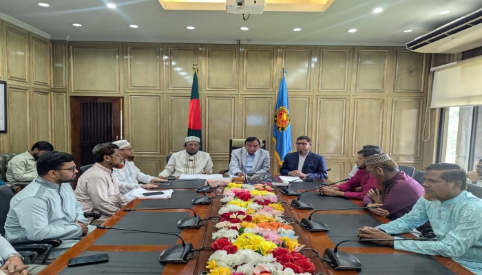 নগরবাসীর ভোগান্তি নিরসনের লক্ষ্যে ডিএসসিসি'র প্রশাসকের সঙ্গে দুই এমপির মতবিনিময়