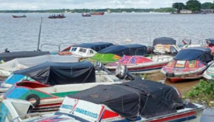 জ্বালানী সংকটে বন্ধ হওয়ার পথে বরিশাল-ভোলা নৌরুটের স্পীডবোট চলাচল