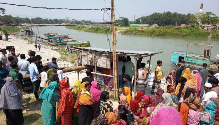 অরক্ষিত সেচ পাম্পে বোরখা পেঁচিয়ে নারীর মর্মান্তিক মৃত্যু