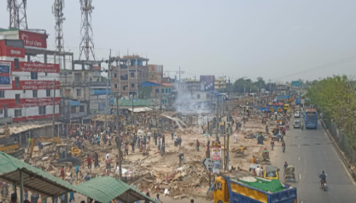 ​বুড়িচংয়ে মহাসড়কের পাশে ৪ শতাধিক অবৈধ স্থাপনা উচ্ছেদ