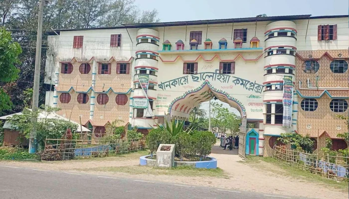 আমতলীতে বাসচাপায় মসজিদের খাদেম নিহত