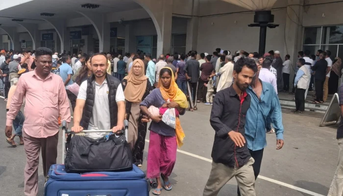 সিলেটের ওসমানীতে যাত্রীদের ইমিগ্রেশন করা হচ্ছে ম্যানুয়ালি